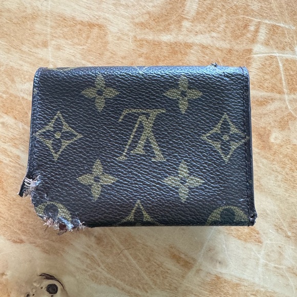Louis Vuitton vintage monogram canvas card case - dog bites - Picture 2 of 7